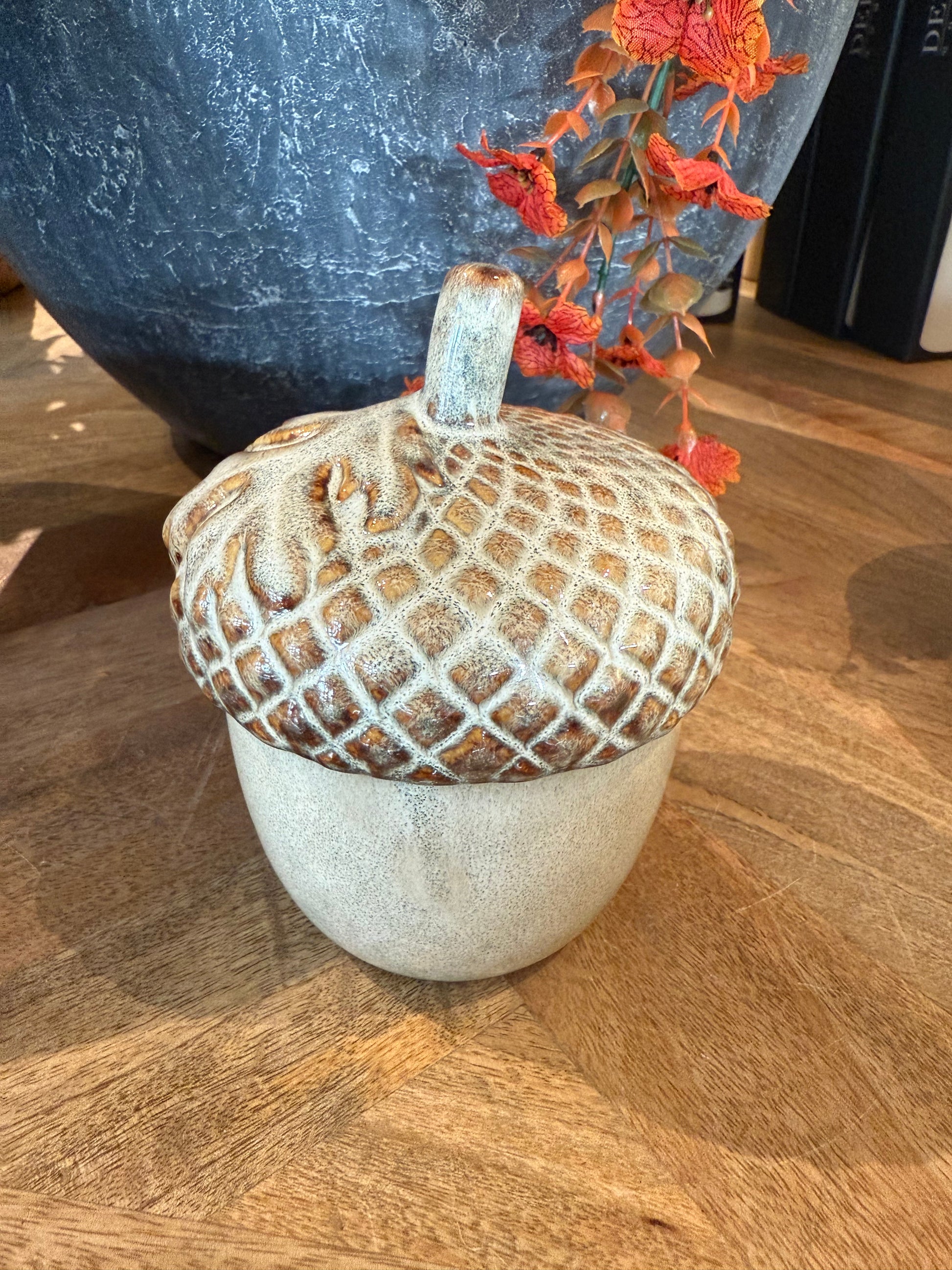 Acorn Pot